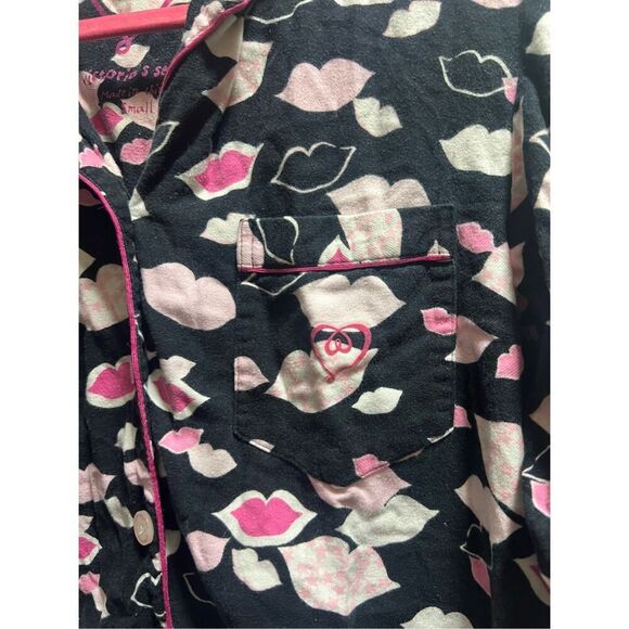 Victoria’s Secret Black With Pink Lips Pajama Set Woman’s Size Small - Picture 4 of 14